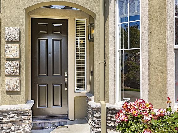 4th image of 1621 Crest Hill Way
