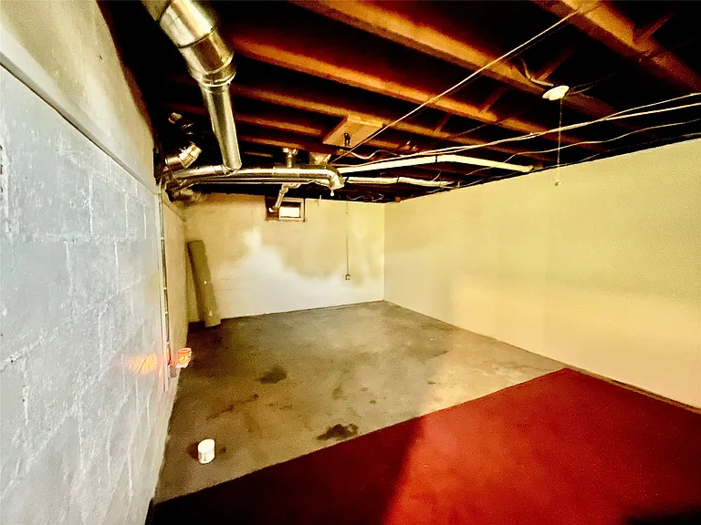 2727 Hall St — Photo 31