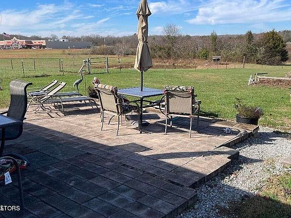 5th image of 5163 Peavine Rd