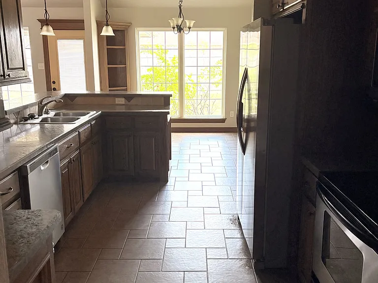 1209 Alma Dr — Photo 8