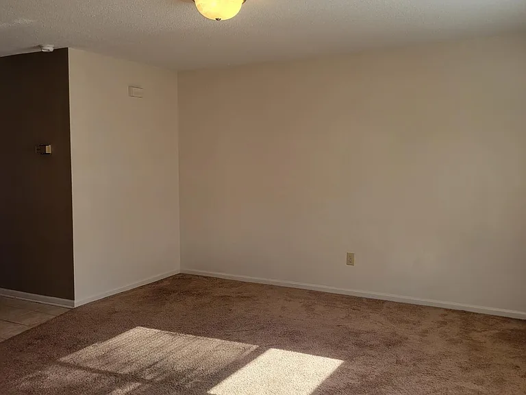 1933 Countrywood Blvd — Photo 2
