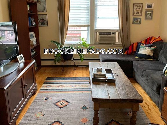 4th image of 48 Aspinwall Ave #Uf3