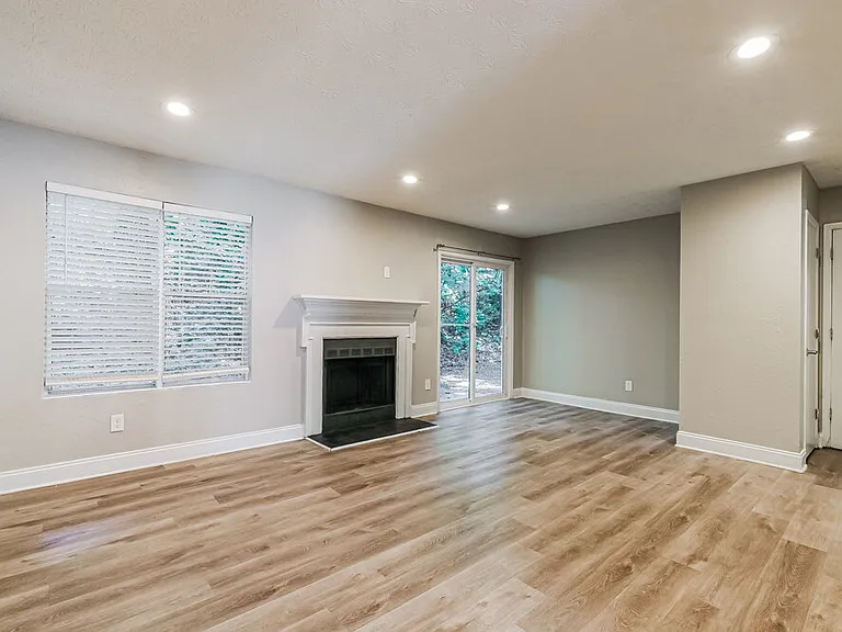 2959 Sugarcreek Ln SE — Photo 5