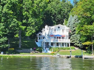 16499 Belfast Dr, Fenton, MI 48430