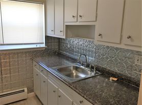 34 Fairview St, West Hartford, CT