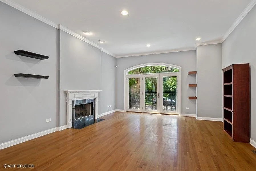 3633 N Wilton Ave — Photo 2