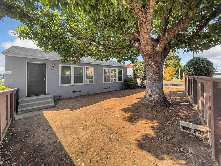 2332 Westwood St — Photo 1