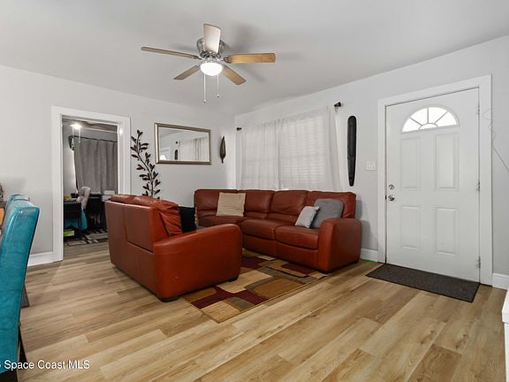 5th image of 925 Alford St