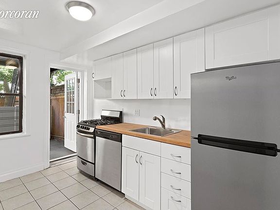 3rd image of 489 16th St #1