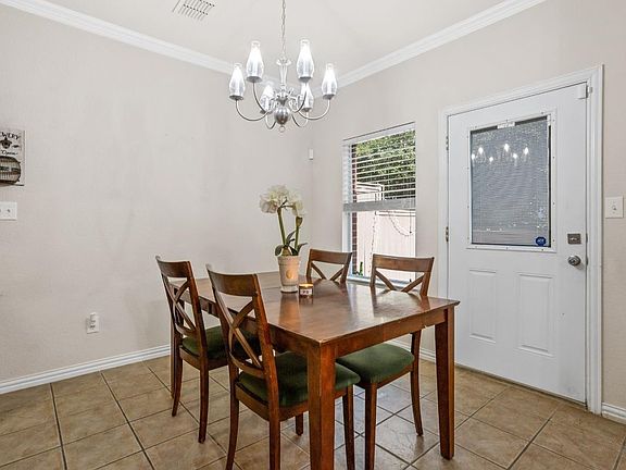3rd image of 3404 Belladonna Dr