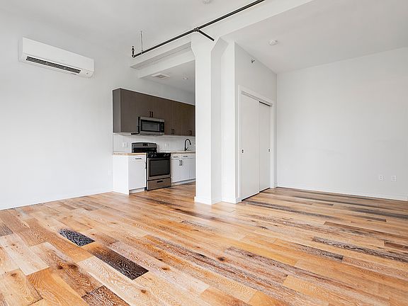3rd image of 945 Bergen St #214