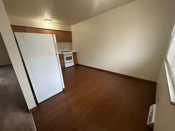 3rd image of 919 W Boundary St