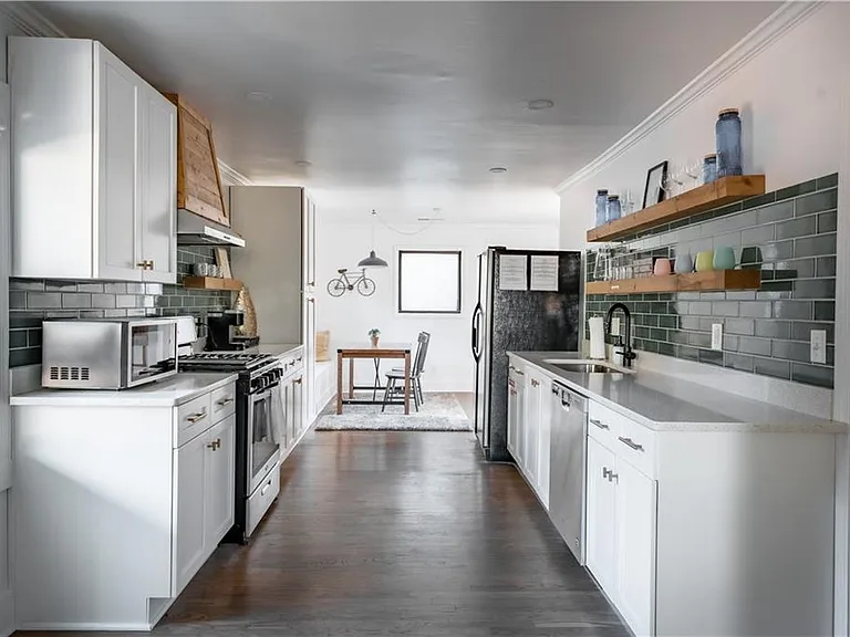 484 Glenwood Pl SE — Photo 3