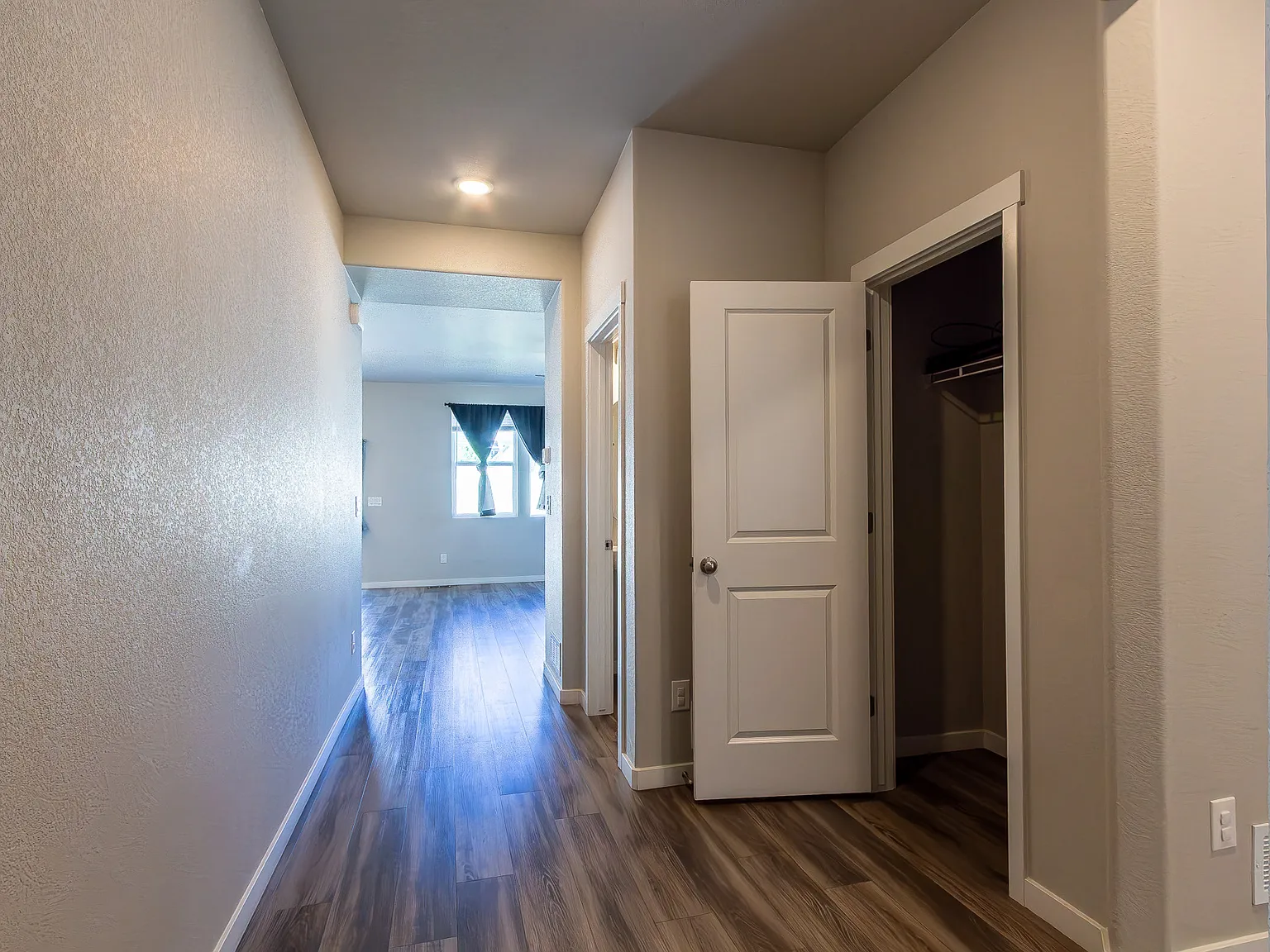 3 bed, 2.5 bath, 2136 sqft, $2,700 — Photo 4