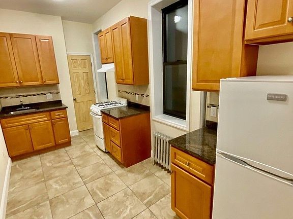 2nd image of 323 E 85th St APT 1A