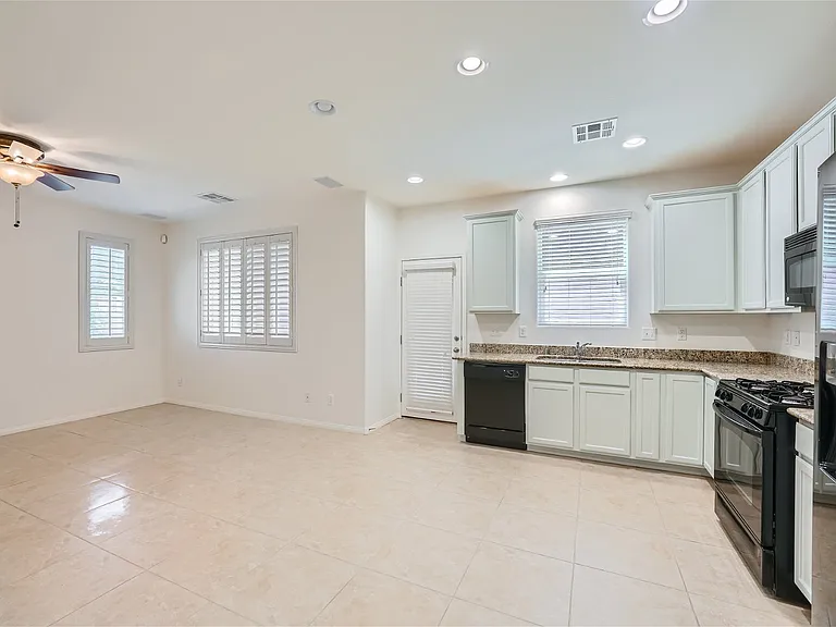 3811 Total Eclipse St — Photo 8