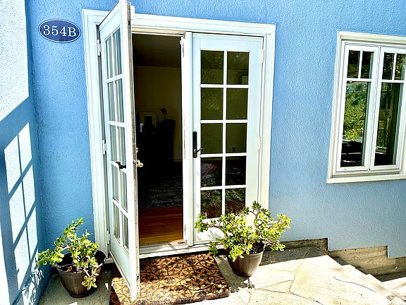 Entry to the apartment