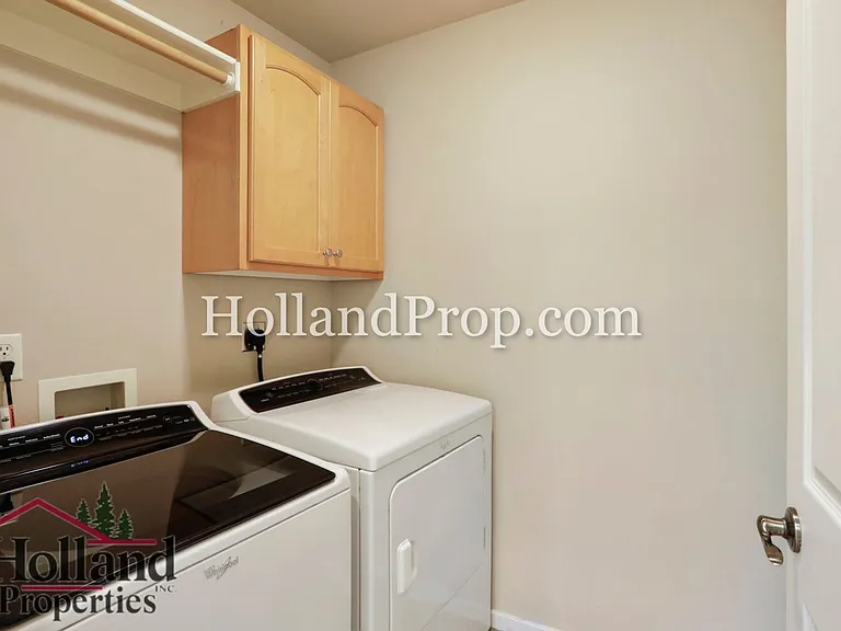 770 NE 72nd Ave — Photo 21