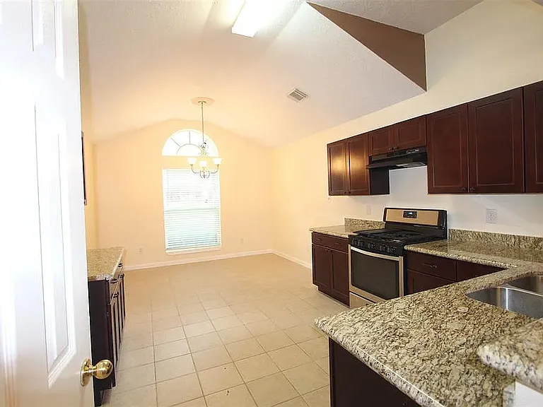 22715 Bridgewater Dr — Photo 3