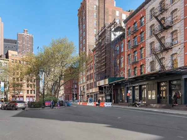 129 Duane Street image 12 of 15