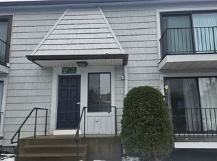 27-3 Great Wood Ct, Fairport, NY 14450