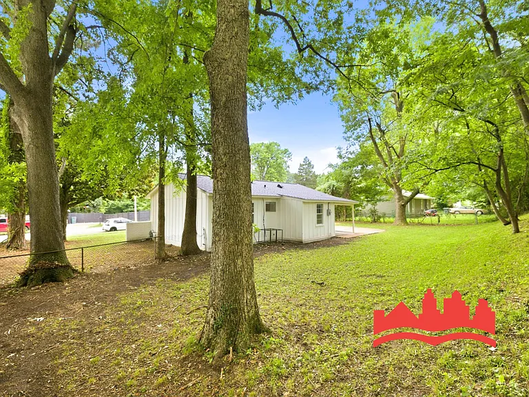 2348 Millbrook Ave — Photo 26