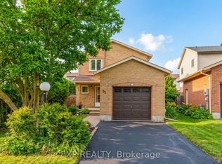 31 Coolspring Cres, Ottawa, ON K2E 7M9