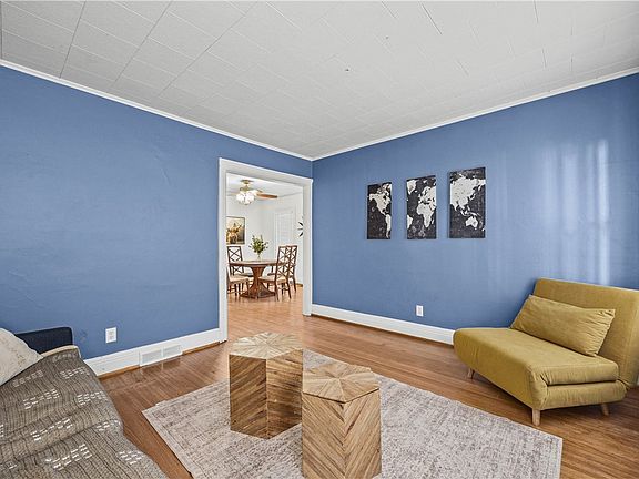 4th image of 375 Benton St
