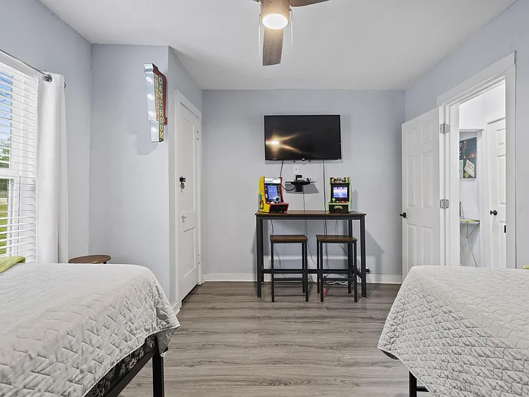 724 E Woodard St — Photo 17