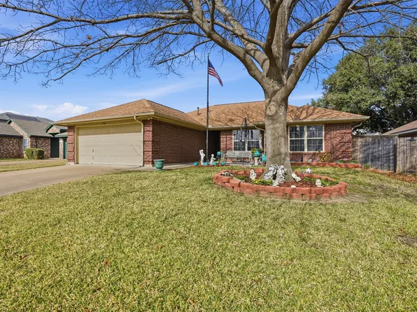 725 Windridge Ln, Burleson, TX 76028