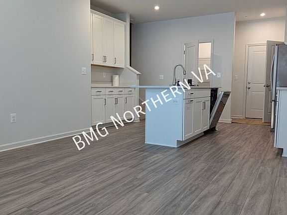 3rd image of 2576 Neabsco Common Pl