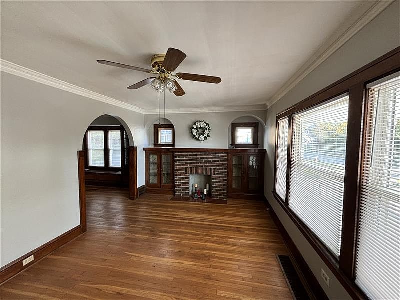 1st image of 1678 Victoria Ave