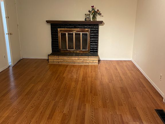 5th image of 159 NE 37th Ave