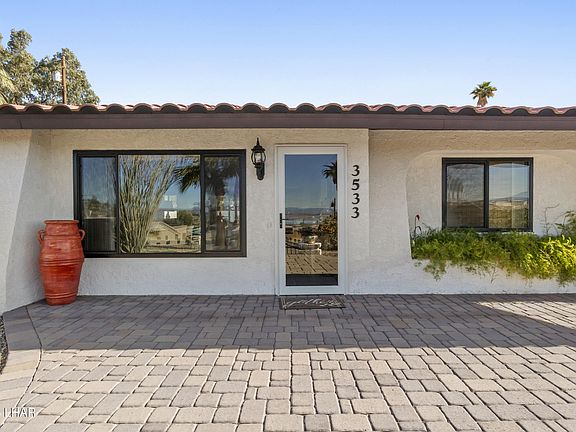 3rd image of 3533 Desert Rose Dr