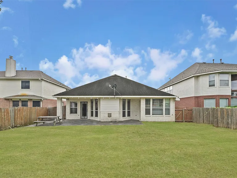 511 Nadia Way — Photo 24