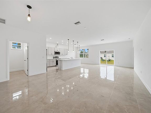 3rd image of 14191 Onslow Ln