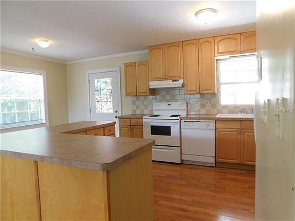 2nd image of 200 Edgewood Dr
