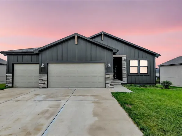 405 Woodview Dr, Raymore, MO 64083