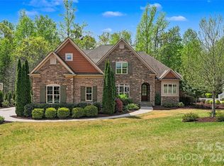 17909 Nodghia Cir, Davidson, NC 28036