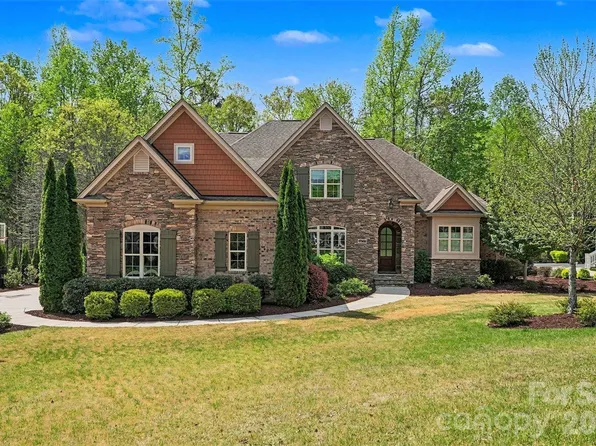 17909 Nodghia Cir, Davidson, NC 28036