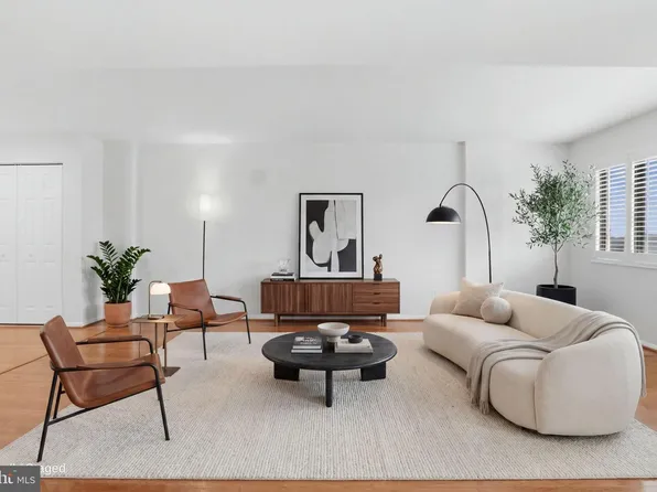 5340 Holmes Run Pkwy Unit 904, Alexandria, VA 22304