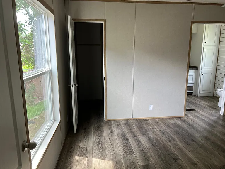 716 E Burnett Ave — Photo 25