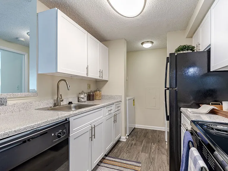 Kingscrest Apartments — Photo 11