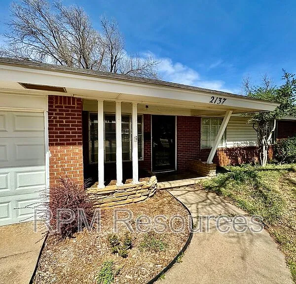 2137 Barclay Rd — Photo 4