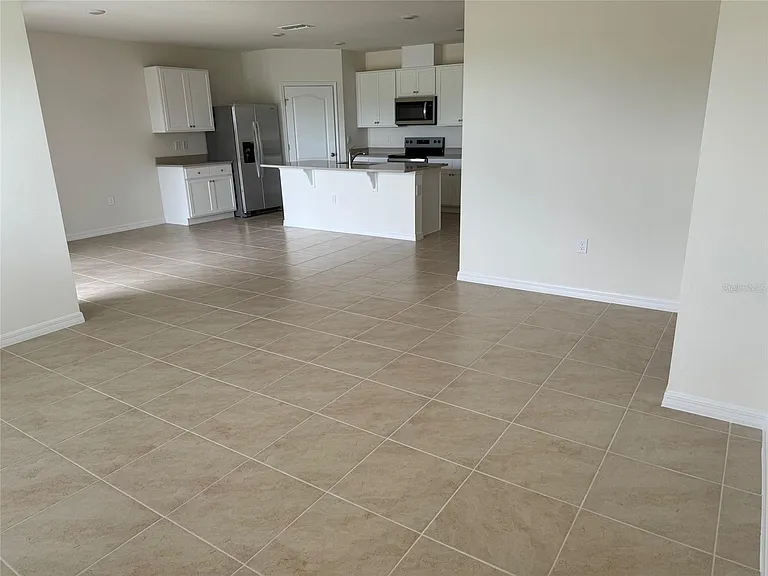 240 Taylor Groves St — Photo 4
