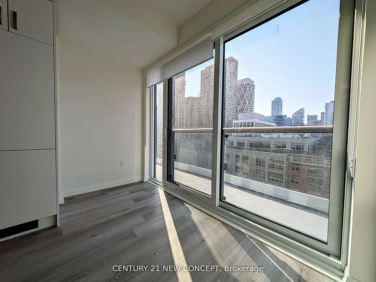280 Dundas St W #1408 — Photo 8