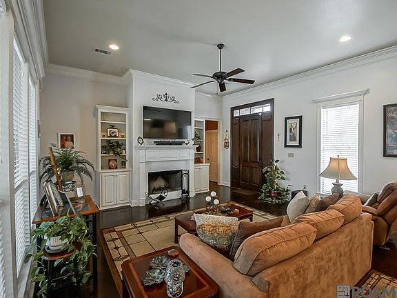 4th image of 435 Lakeshore Dr
