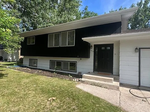 1215 Edgewood Dr, Thief River Falls, MN 56701