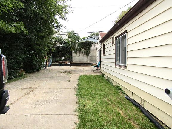 2nd image of 515 S 93rd STREET