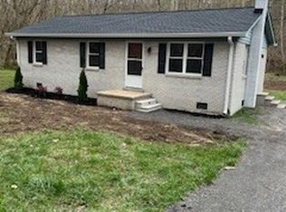 319 Whitley Hollow Rd, Red Boiling Springs, TN 37150